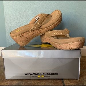 BRAND NEW Volatile - Gold Torador Wedge Sa…